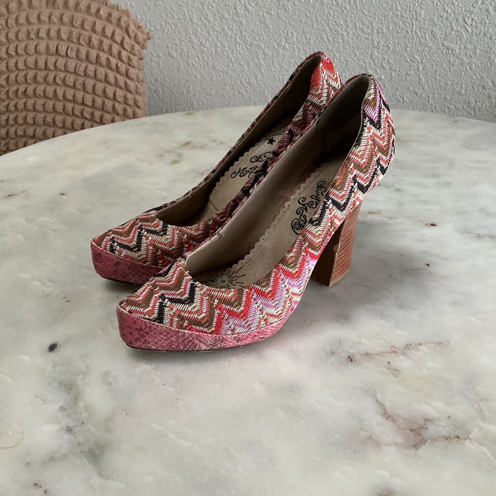 Size 9, Naughty Monkey stacked heel pump
